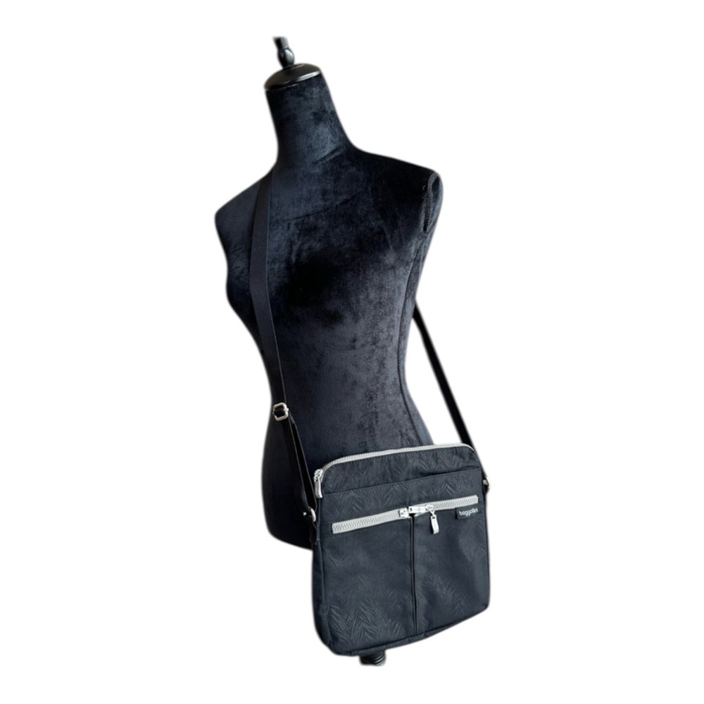 Baggallini Black Nylon Crossbody‎ Messenger Bag Lightweight Travel Everyday